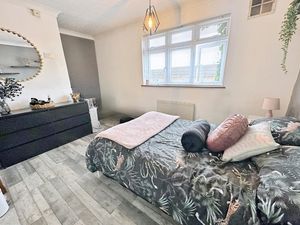Cartlodge Avenue- click for photo gallery